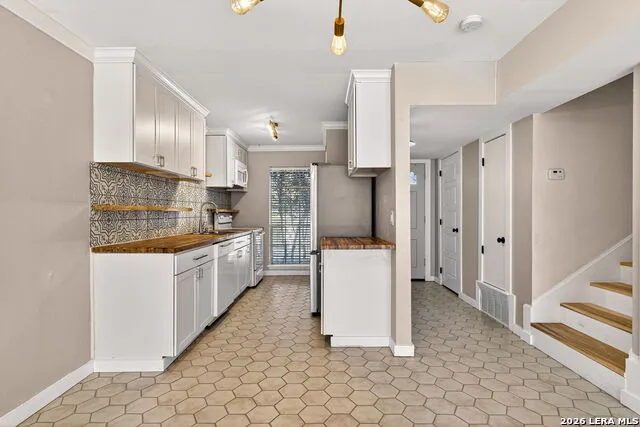 1045 Shook Avenue #145H Olmos Park, TX 78212
